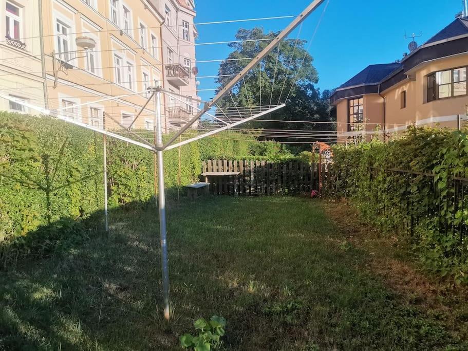 Apartamento Ubytovani Ester - Utulny Byt V Lazenskem Centru Karlovych Varu Se Zahradkou Karlovy Vary Exterior foto
